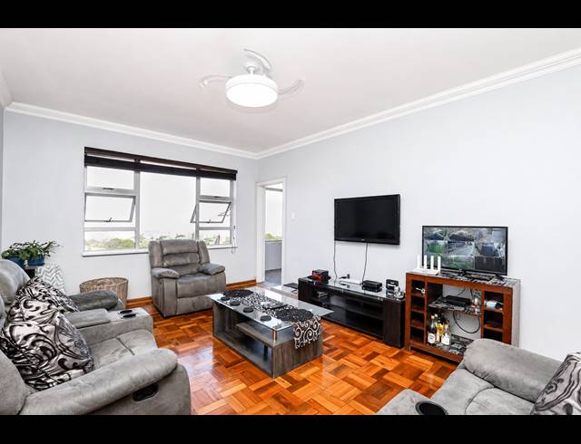 3.5 BEDROOM APARTMENT FOR SALE IN GLENWOOD